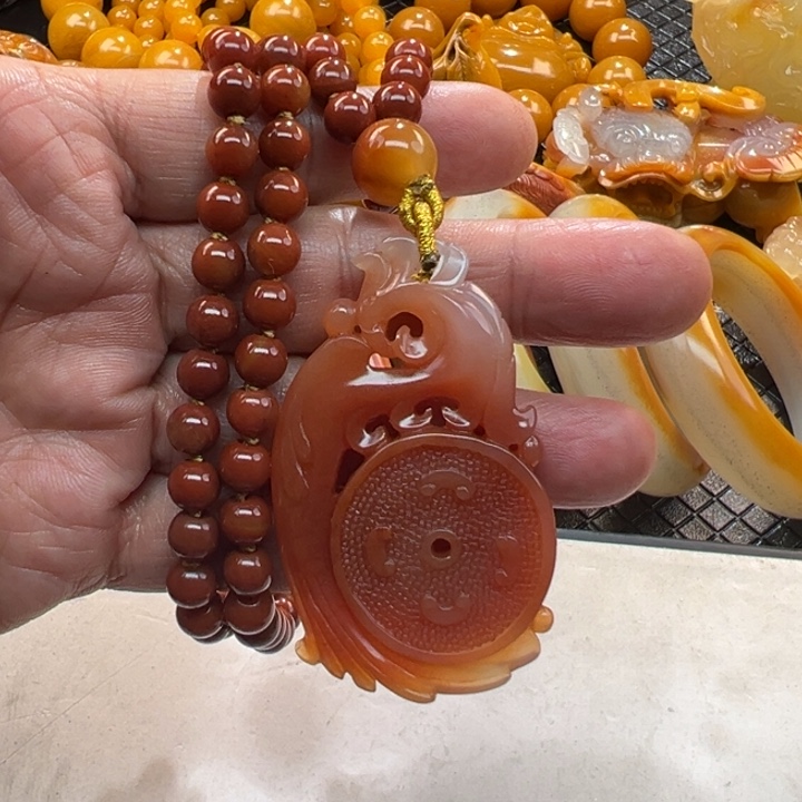 石英质玉（黄龙玉）颈饰未镶嵌