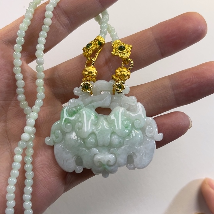 翡翠吊坠(赠链)未镶嵌代编织