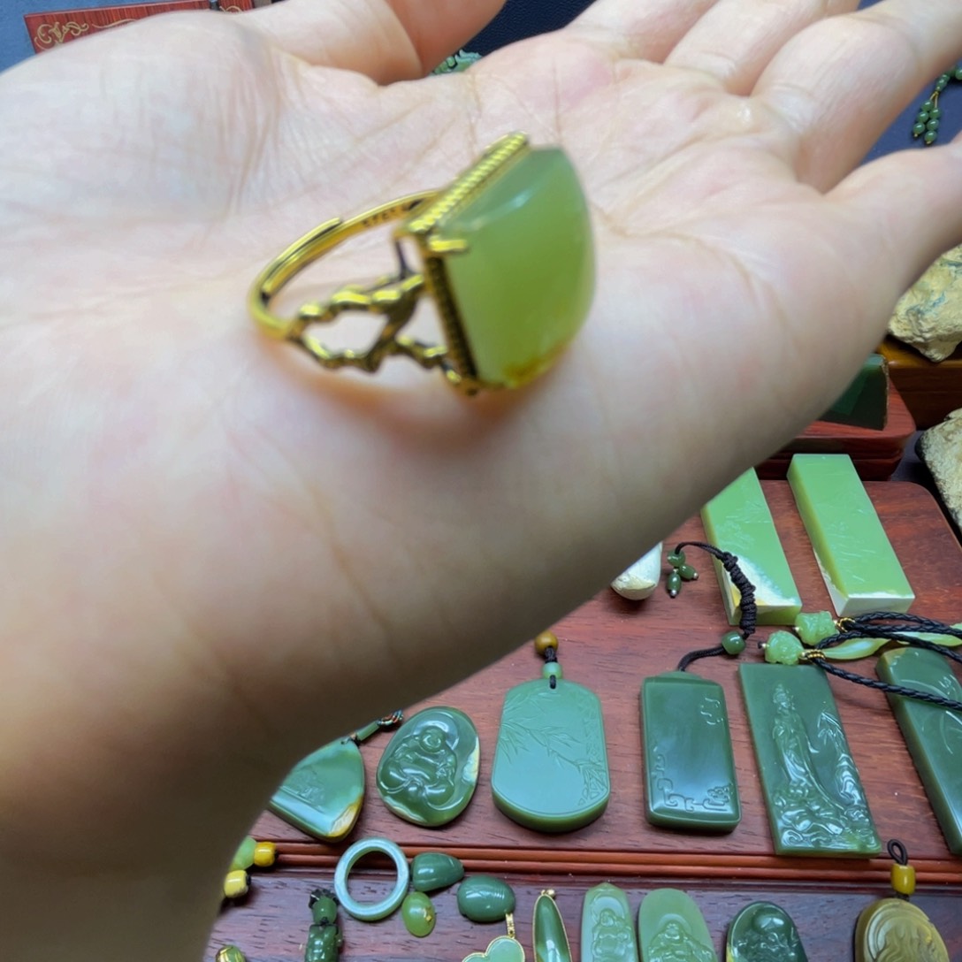 银S800镀金镶嵌戒指岫岩河磨玉（透闪石质玉）