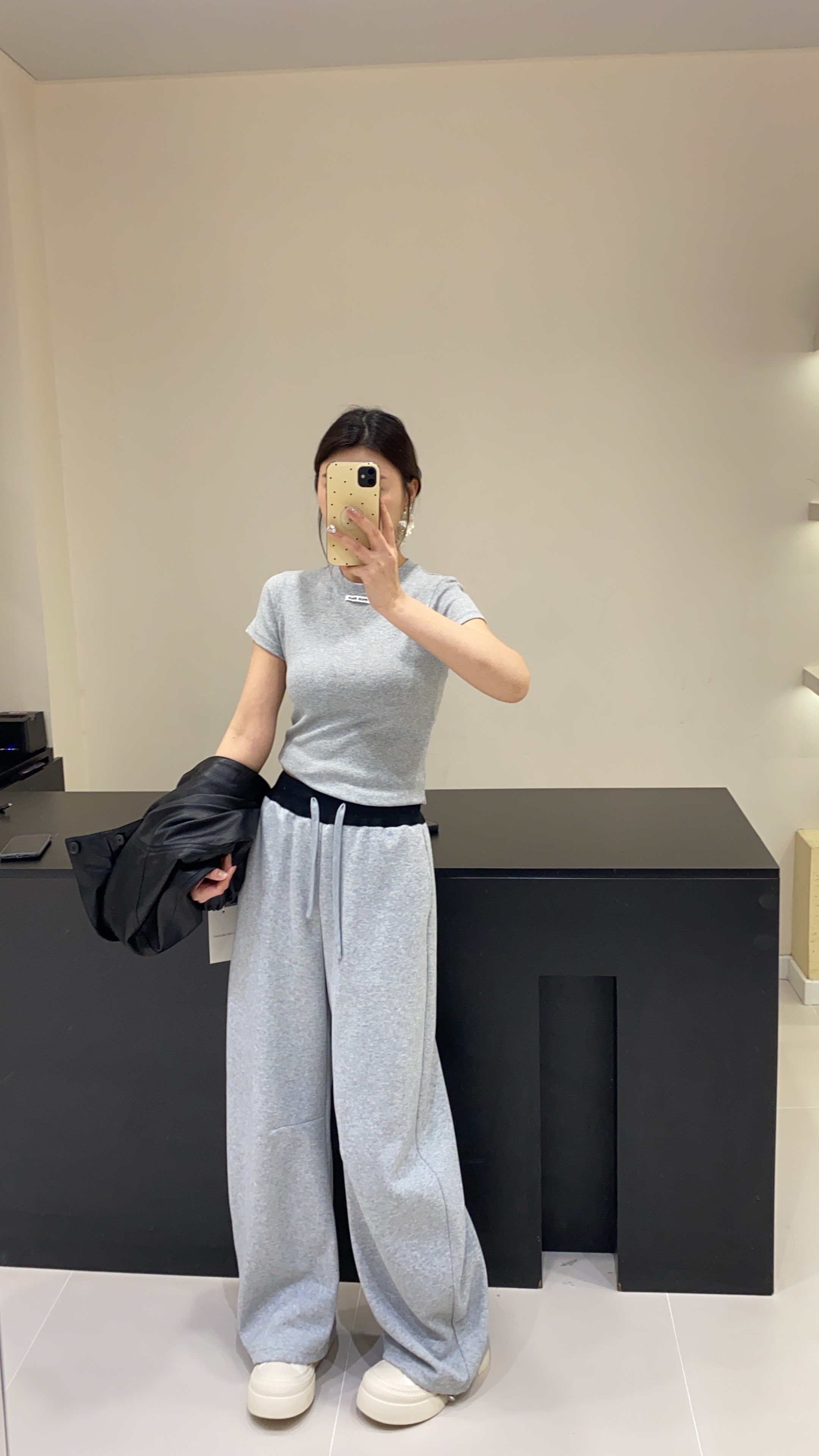 FW2025春休闲运动弯刀裤