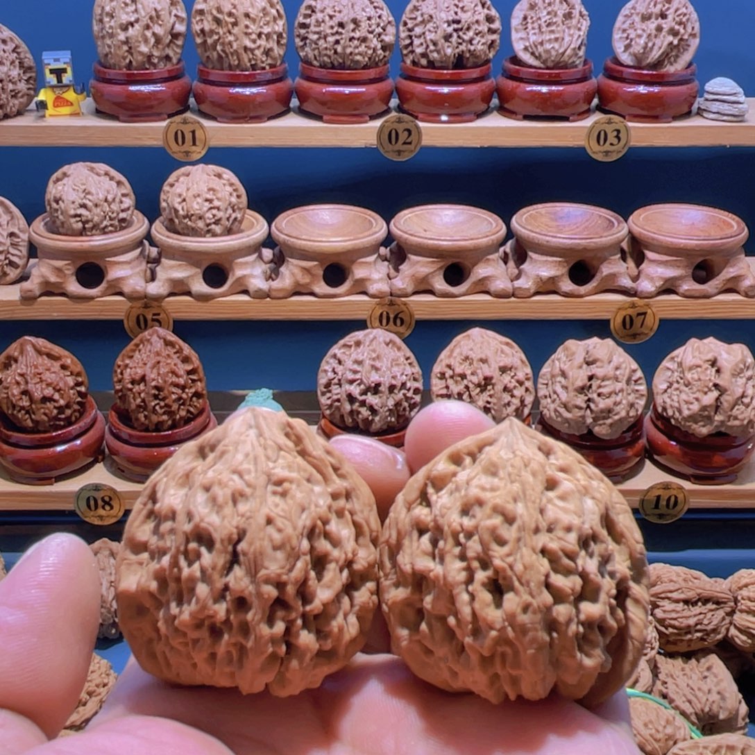 王***古文玩核桃吊坠南疆石文玩核桃