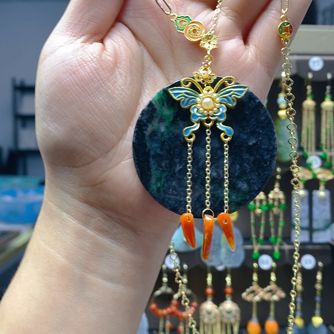 未镶嵌翡翠耳饰翡翠