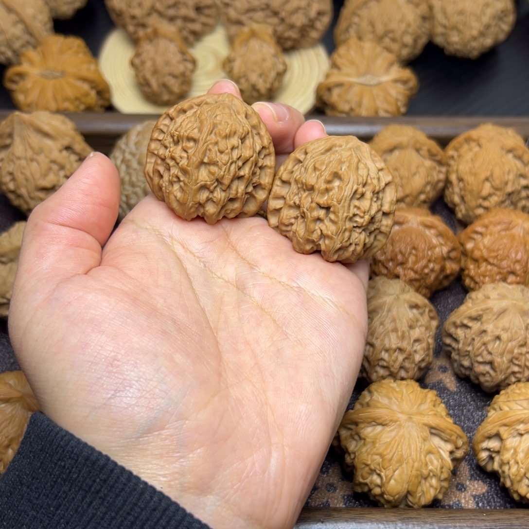 文玩核桃把件三角白37全品