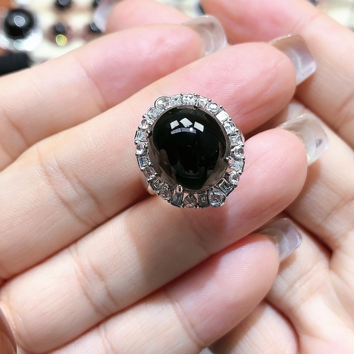 天***勤翡翠18K金镶嵌戒指