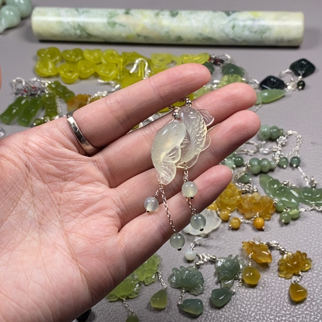 蛇纹石玉未镶嵌挂件耳饰