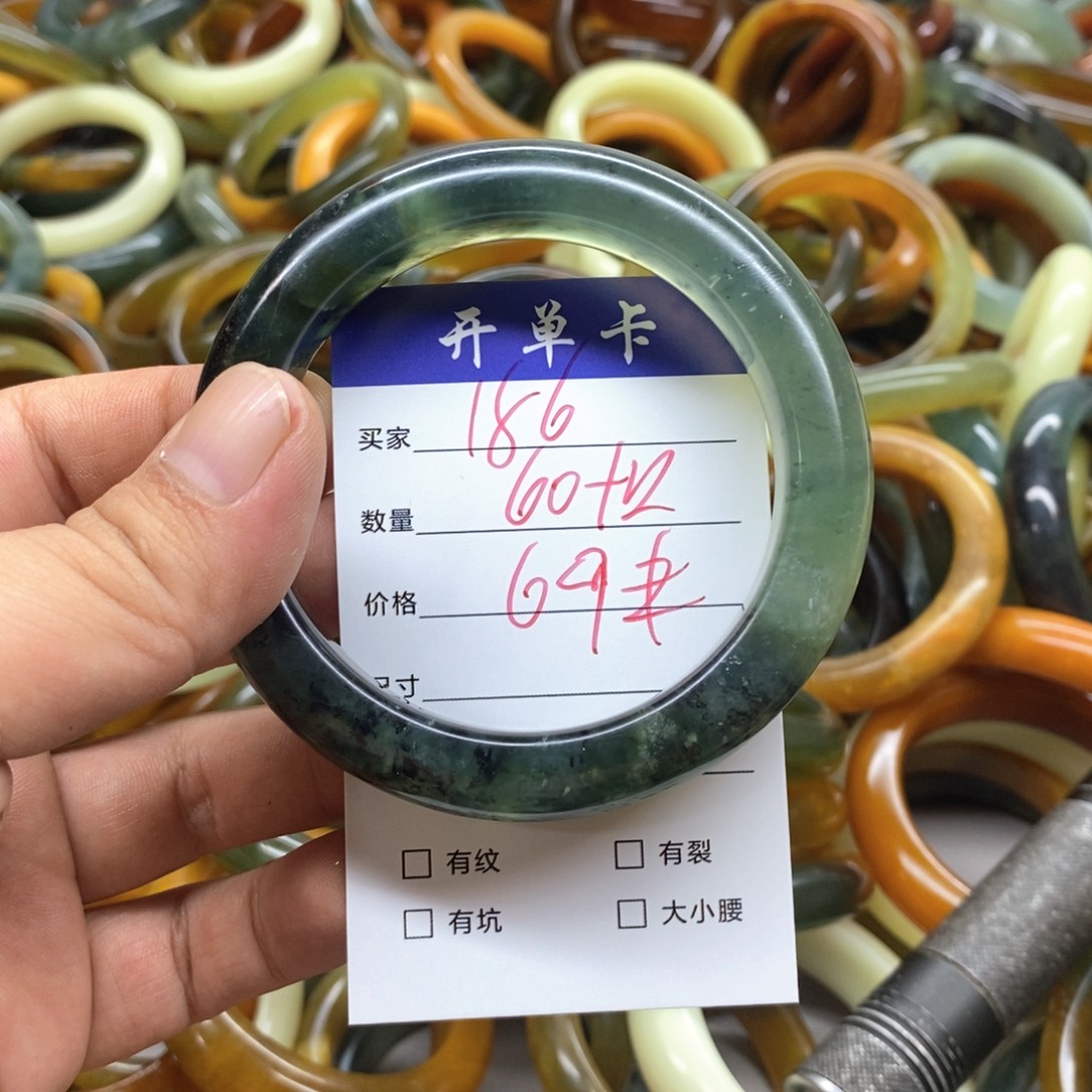 蛇纹石玉未镶嵌手镯