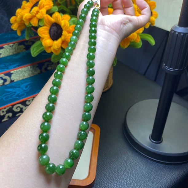 气质和田玉碧玉圆珠妈妈链10mm阳绿玉质细腻油润