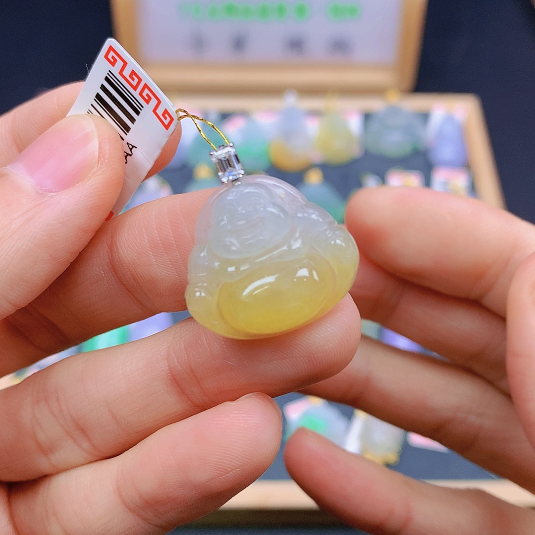 翡翠18K金镶嵌颈饰翡翠