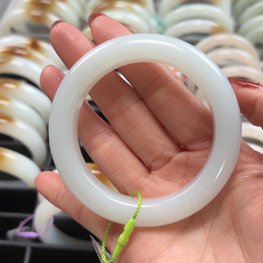 和田玉手镯55未镶嵌云****?