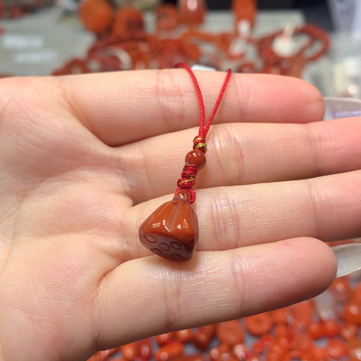 【闪购商品】南红玛瑙未镶嵌莲蓬挂件