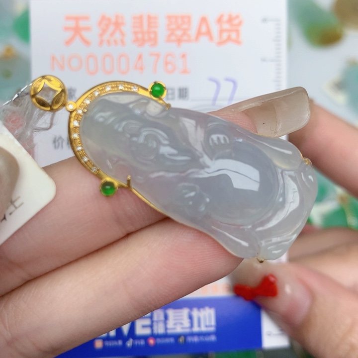 颈饰18K金镶嵌翡翠财神