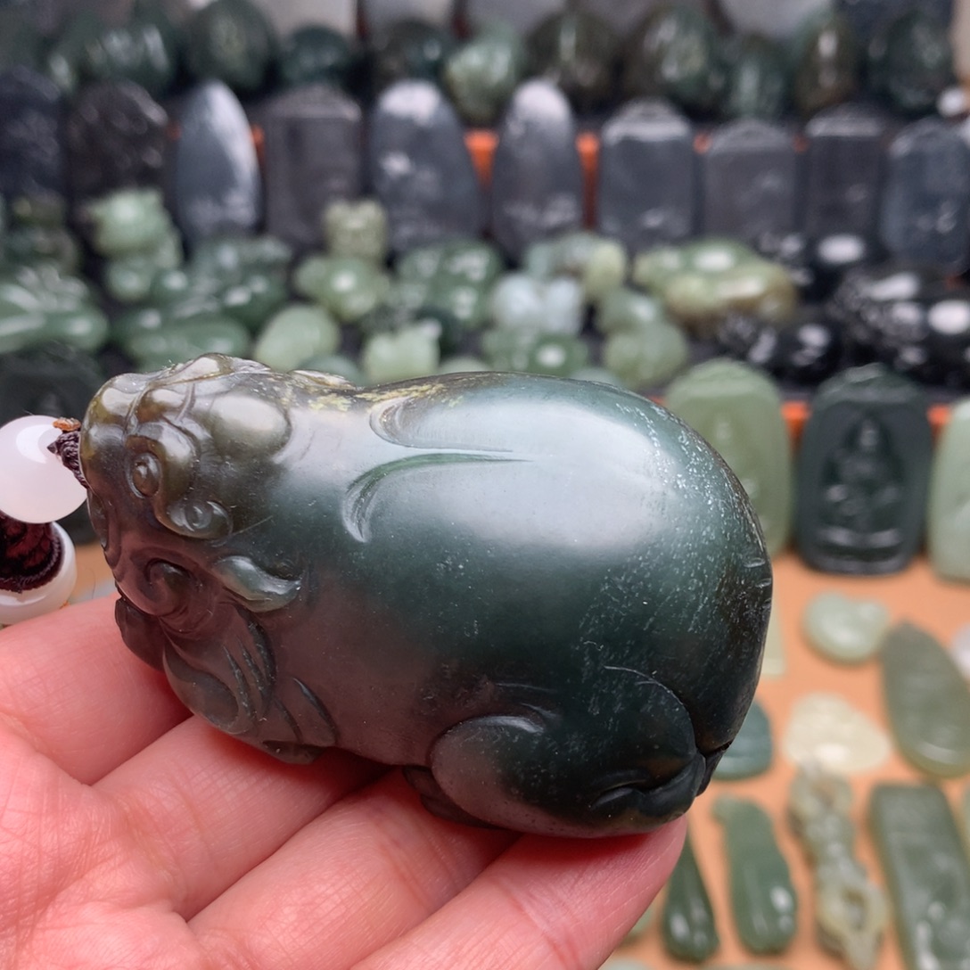 和田玉未镶嵌颈饰挂件48