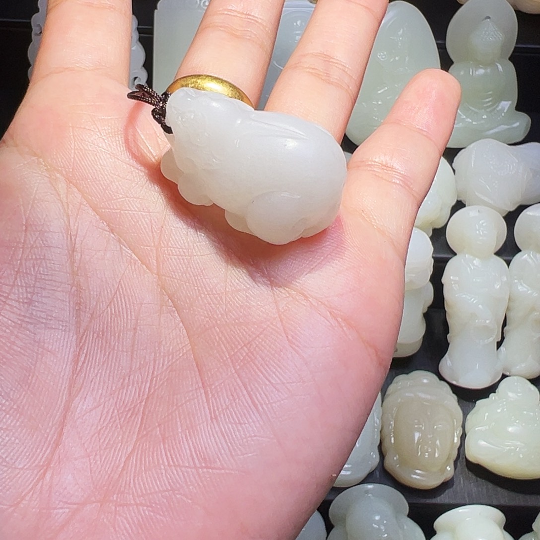 和田玉未镶嵌颈饰