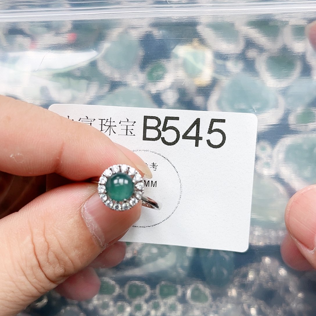 翡翠颈饰未镶嵌翡翠545