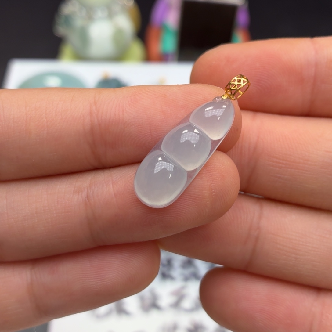 翡翠18K金镶嵌颈饰豆子