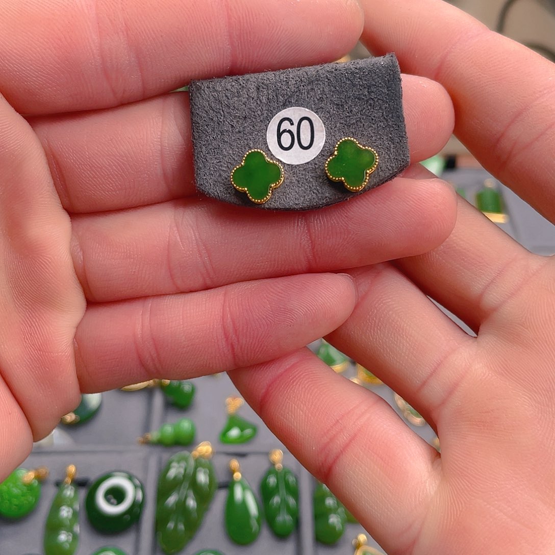 和田玉（碧玉）耳饰18K金镶嵌60