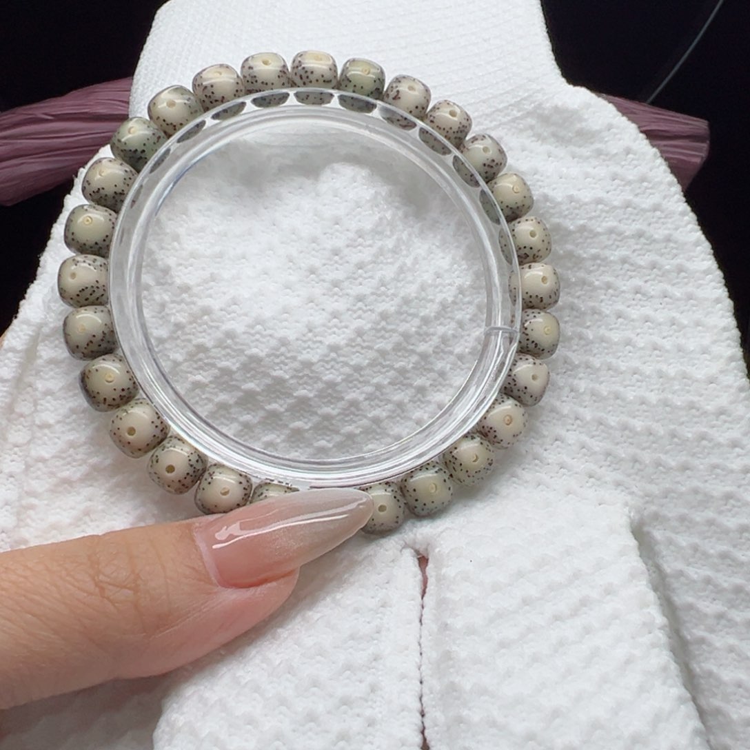 星月菩提手串请***O8x7黄金瞳