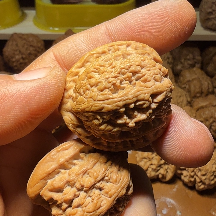 C***a文玩核桃吊坠蚂蚁沟