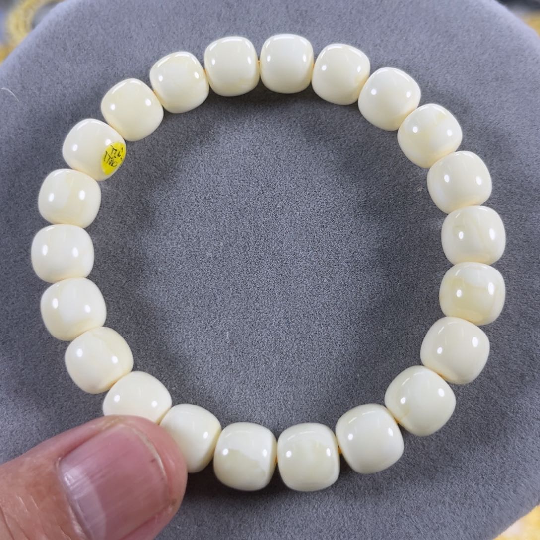 蜜蜡手串未镶嵌俄料同料瓷白