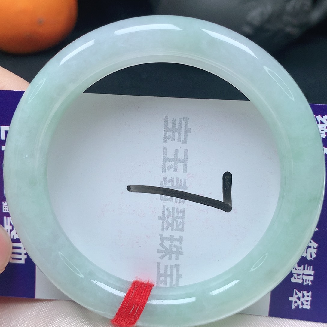 翡翠手镯未镶嵌55圈口