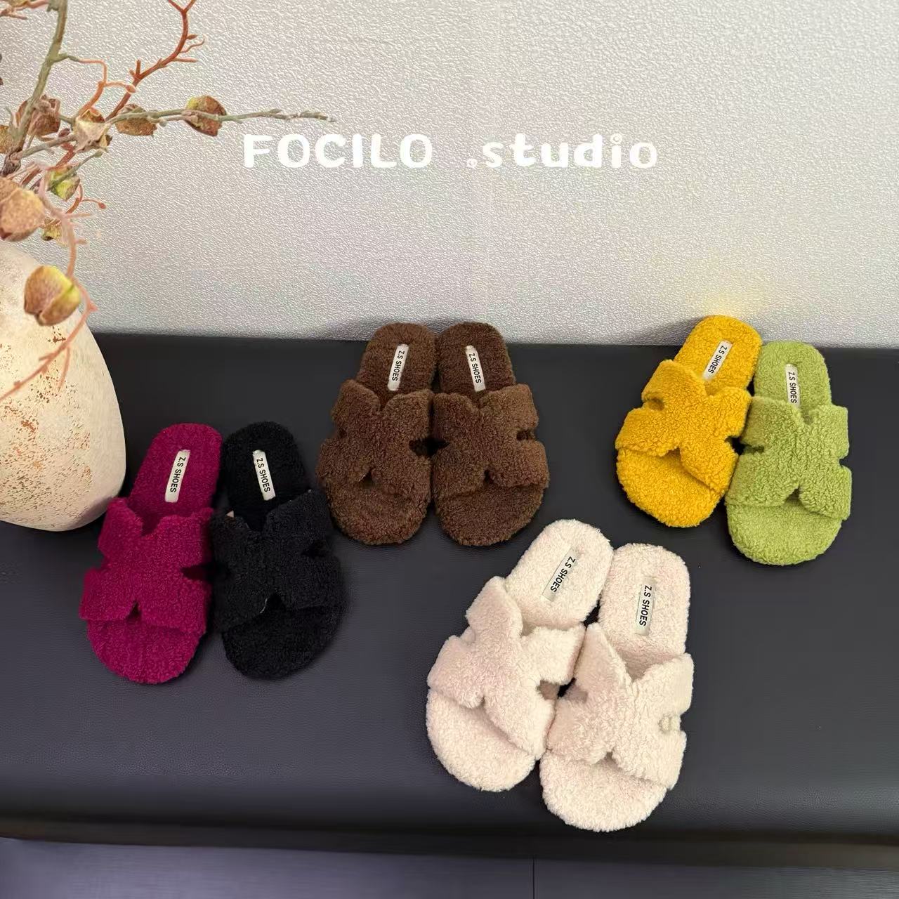 网红毛绒平底一字棉拖鞋女外穿2025秋冬新款软底舒适一脚蹬毛毛拖