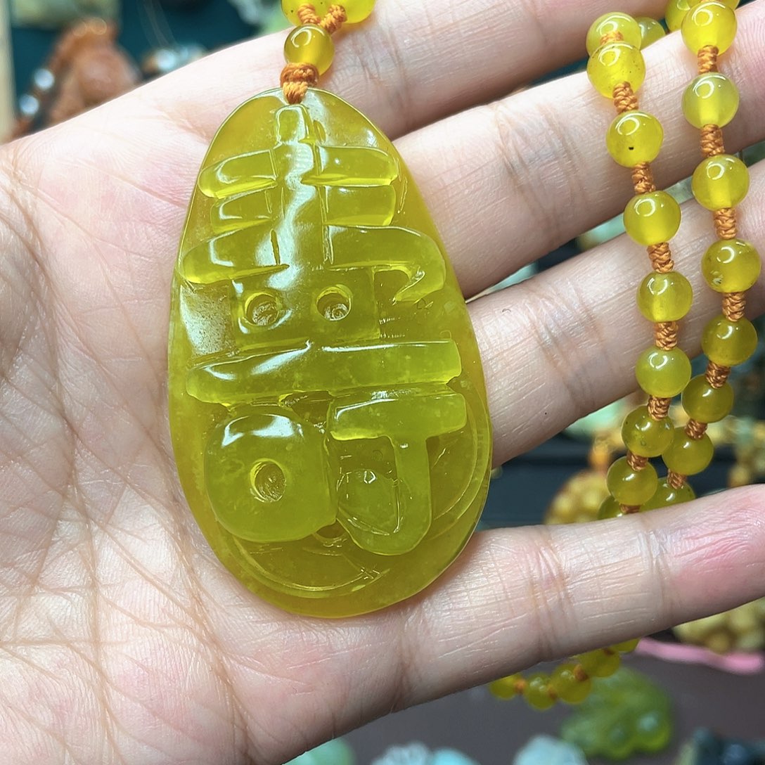 蛇纹石玉颈饰未镶嵌