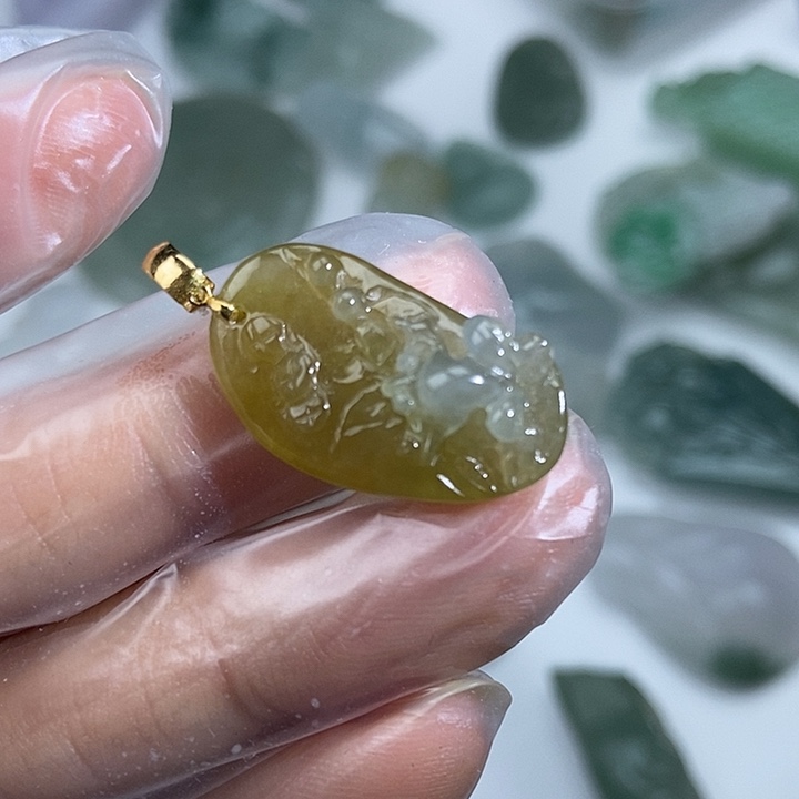 颈饰18K金镶嵌翡翠