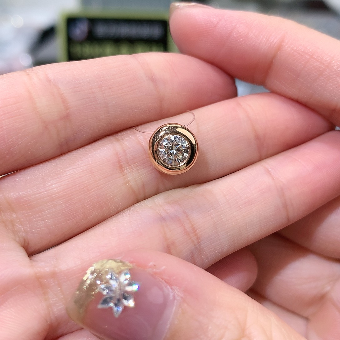 钻石颈饰18K金镶嵌、***川项链