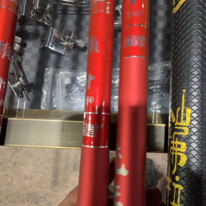 保煌1.8米插节抄网杆一个，全新有袋子