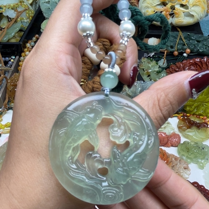 蛇纹石玉未镶嵌颈饰