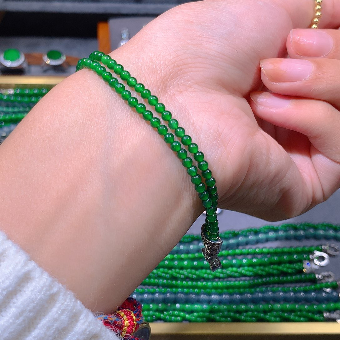 翡翠耳饰未镶嵌天然翡翠