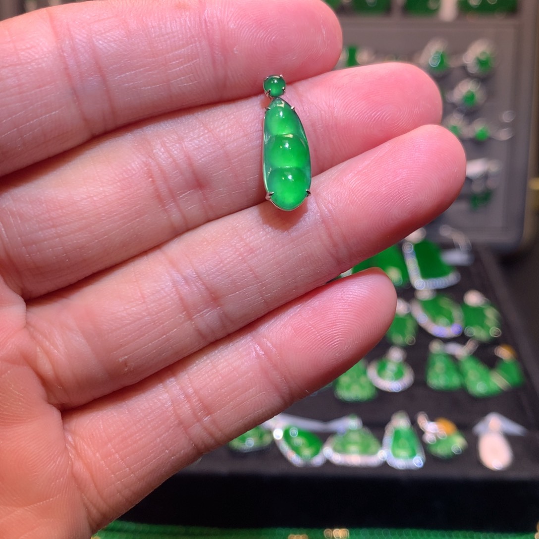 翡翠吊坠(不含链)18K金镶嵌天然翡翠