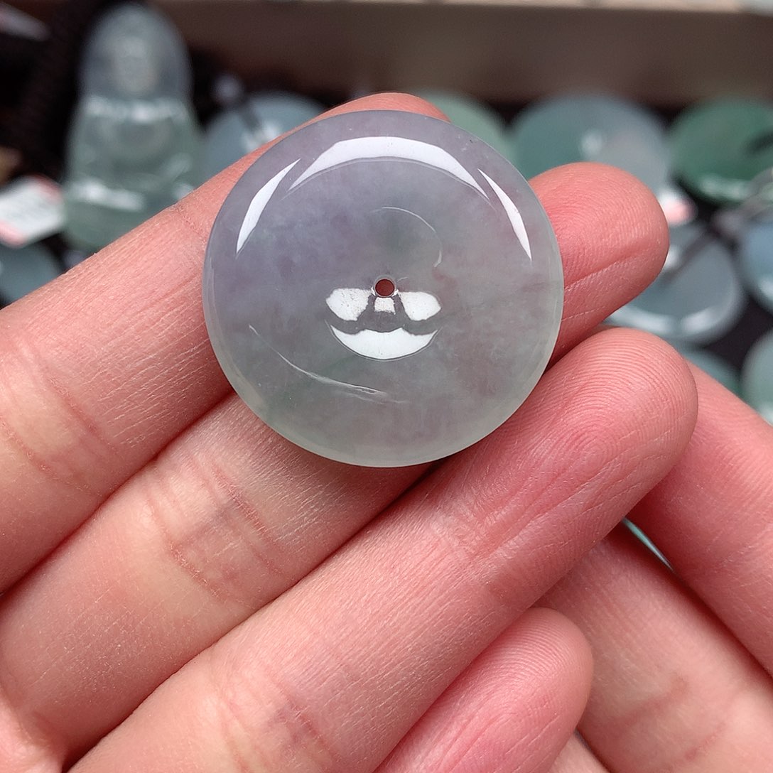 翡翠颈饰未镶嵌平安扣