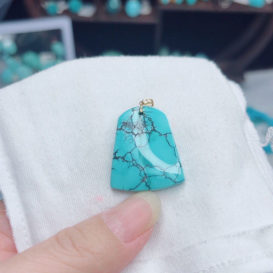 口***口绿松石18K金镶嵌绿松石