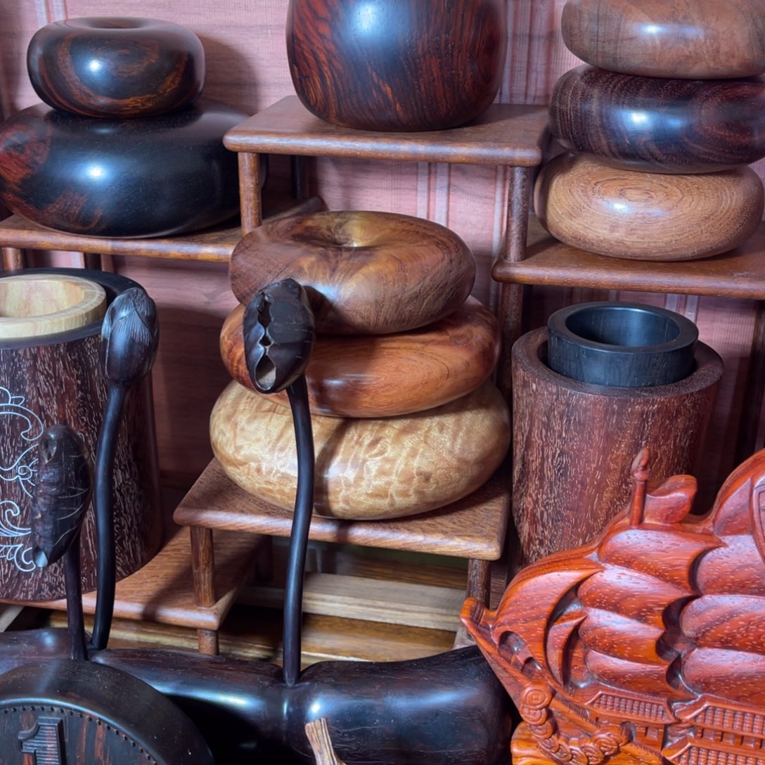 猪***乐微凹黄檀材料的大茶叶罐