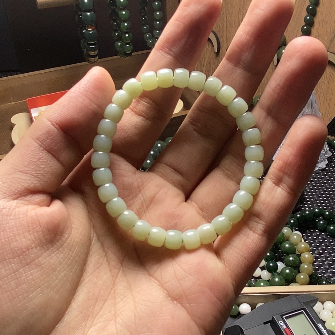 和田玉未镶嵌手串4