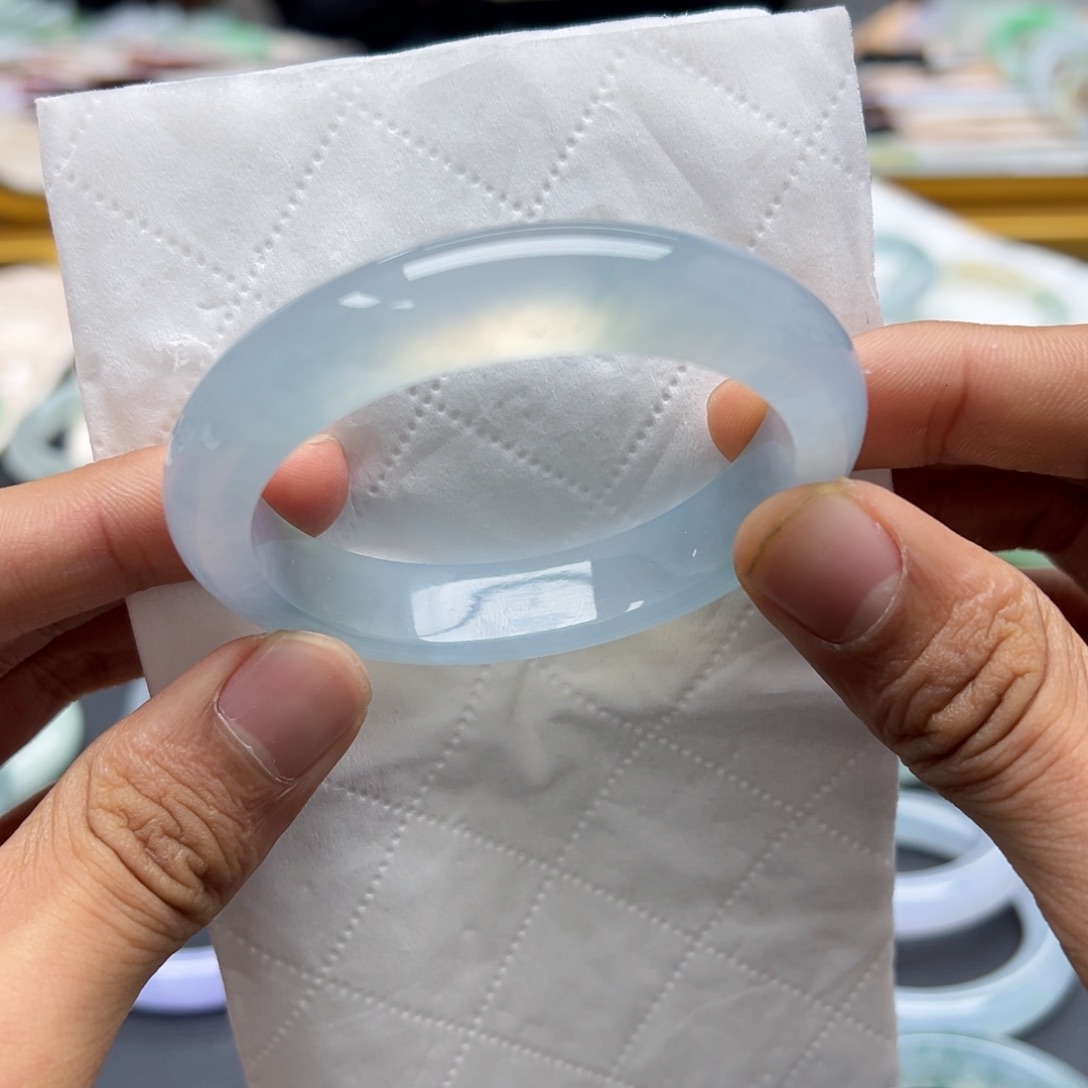 翡翠手镯未镶嵌贵妃