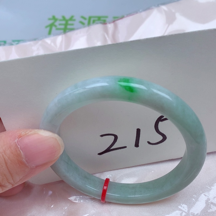 翡翠手镯未镶嵌翡翠