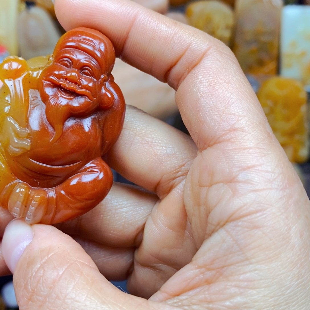 石英质玉（黄龙玉）颈饰未镶嵌