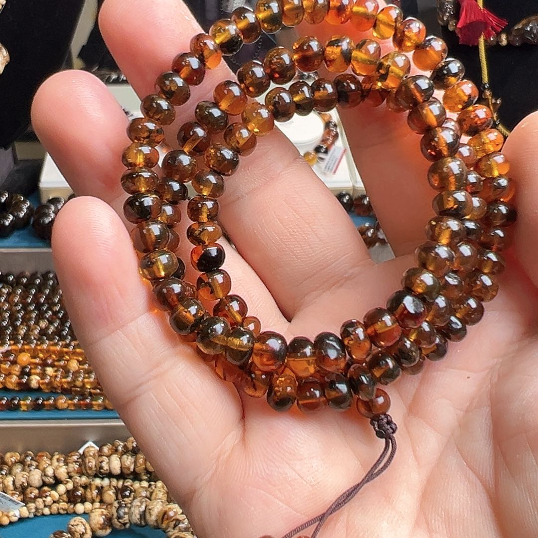 琥珀颈饰未镶嵌抚顺