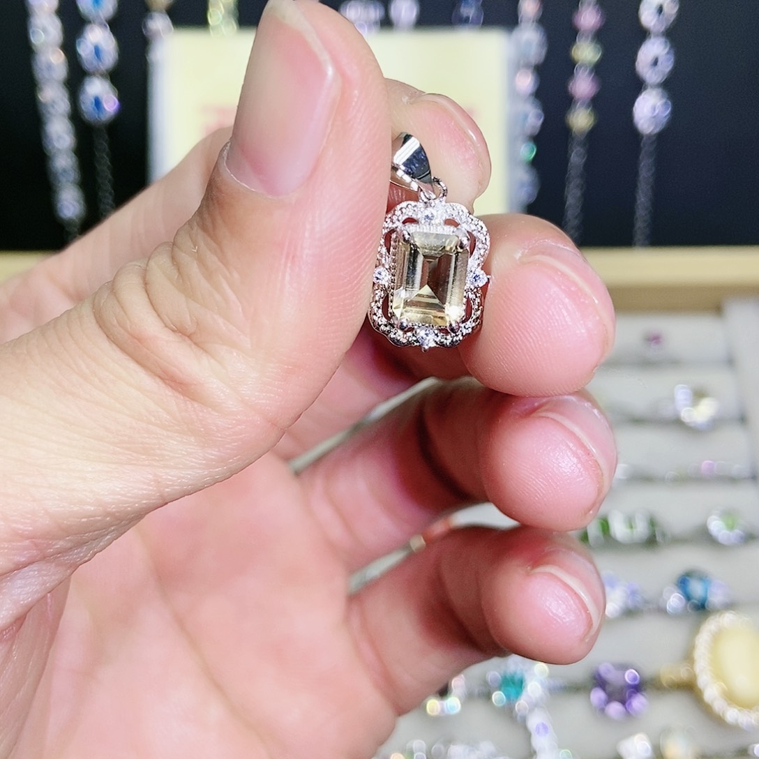 【闪购商品】吊坠(不含链)未镶嵌黄晶