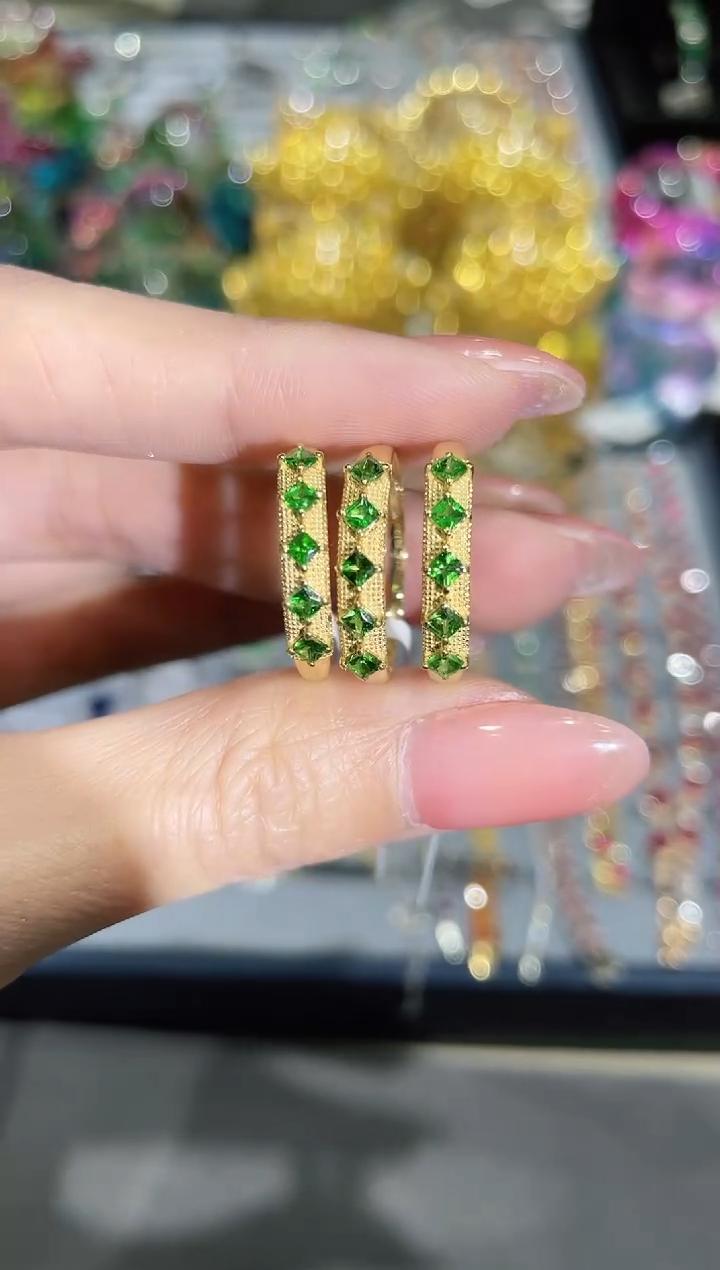  18K金镶嵌天然沙弗莱戒指排戒 多样性发其一