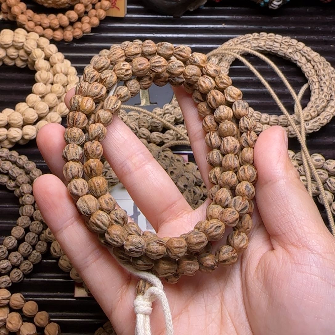 柏香籽/百香籽吊坠遇***地