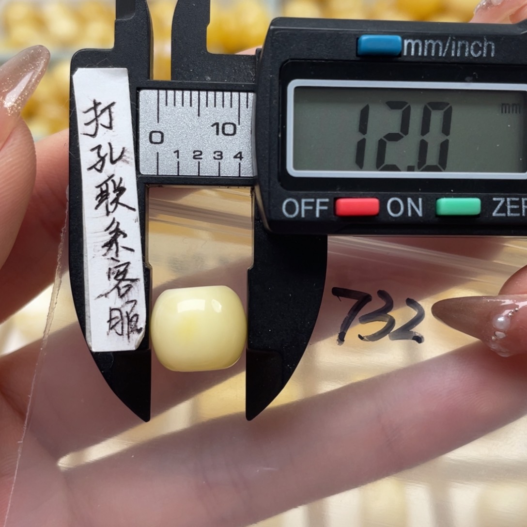 蜜蜡裸石未镶嵌杰***?蜜蜡