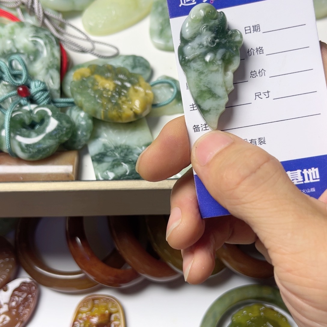 透闪石-蛇纹石玉手镯未镶嵌