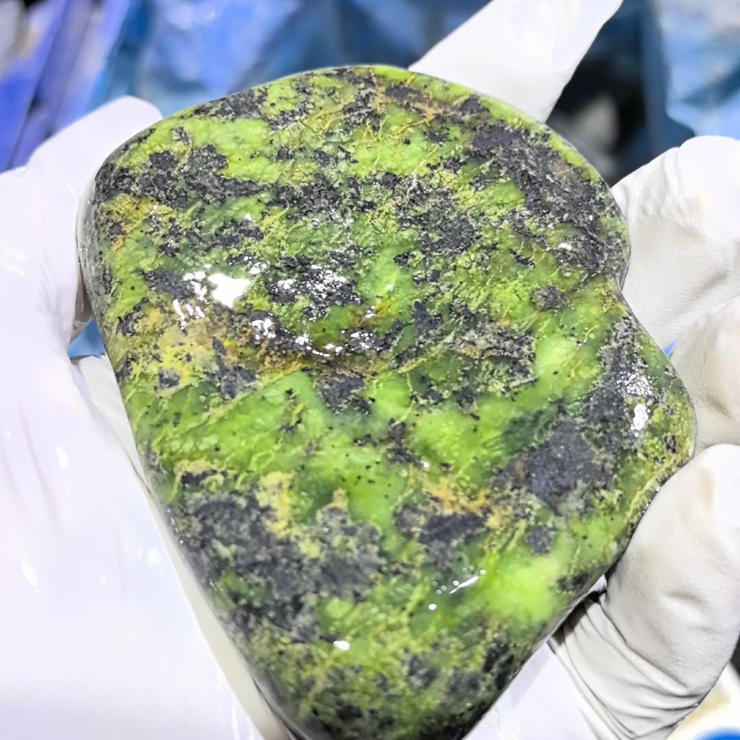 武***春藏玉药王石原石一个摆件一个