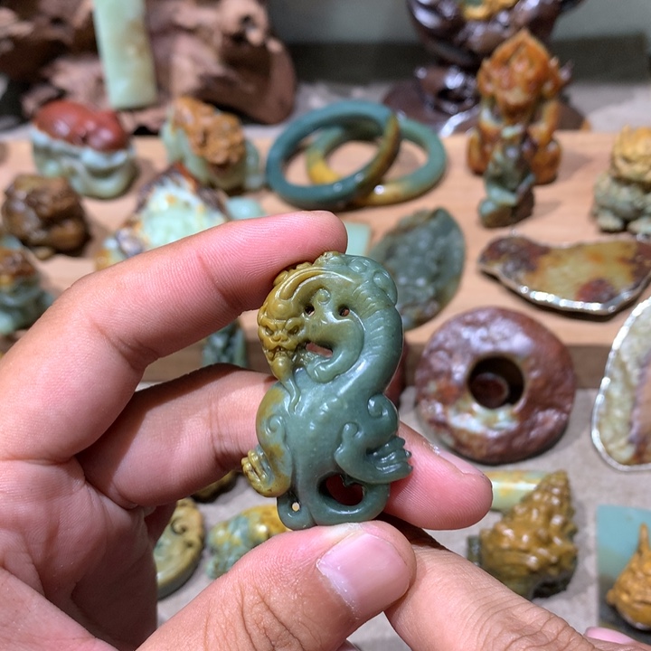 未镶嵌岫岩河磨玉（透闪石质玉）挂件我**一