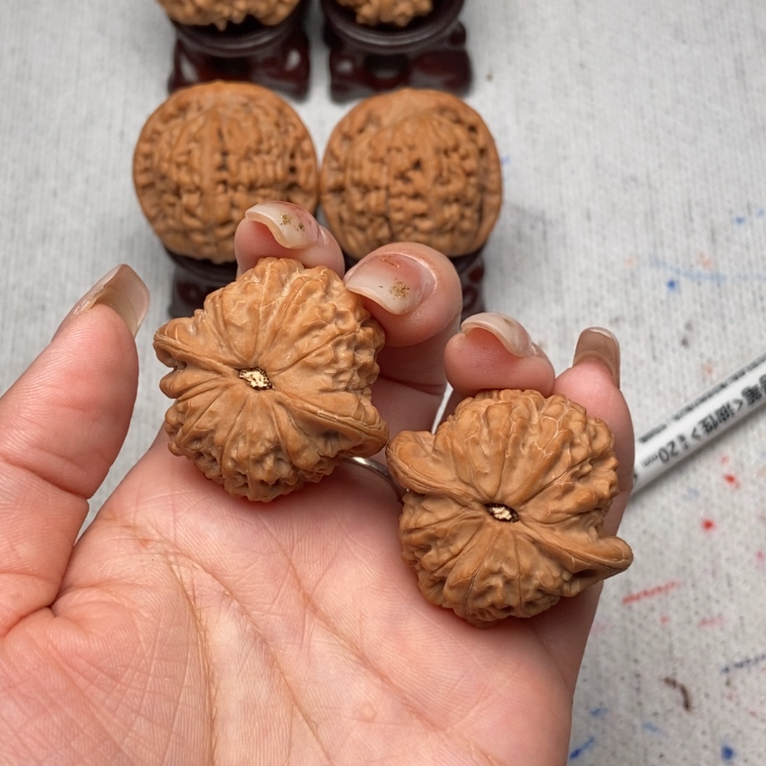 基****吊坠文玩核桃血麒麟