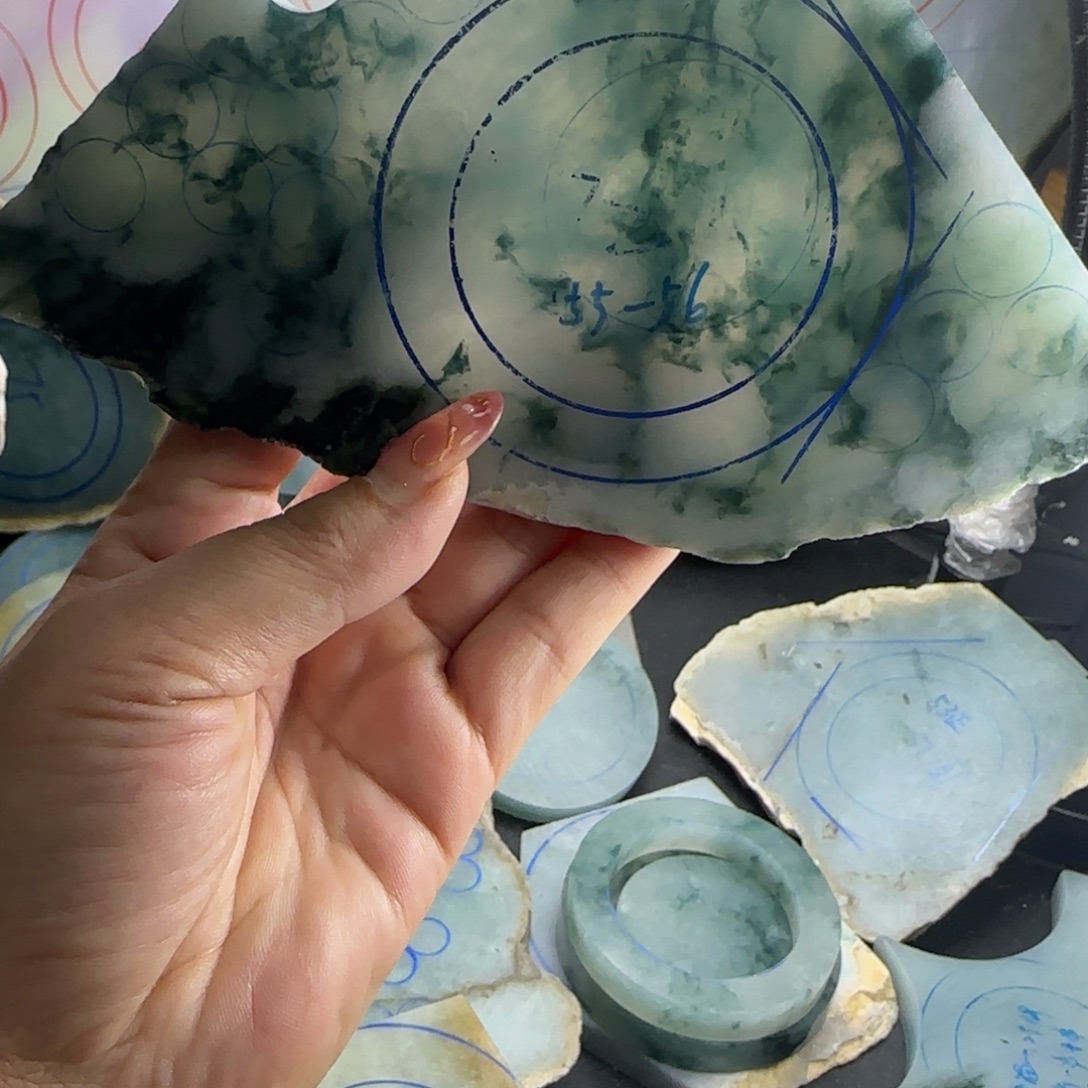 定制翡翠未镶嵌翡翠手镯