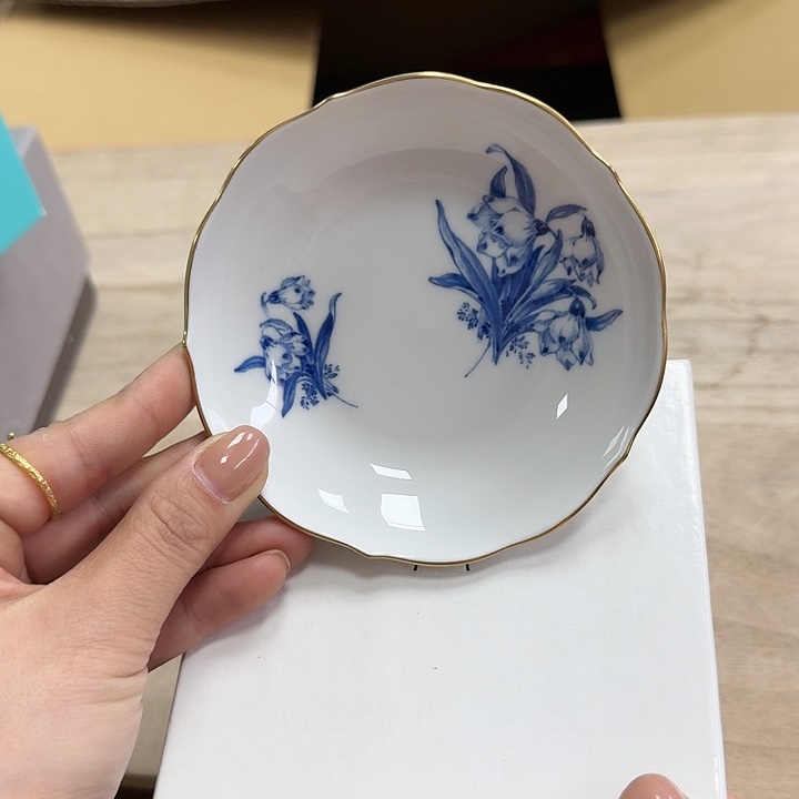 精品瓷器。               